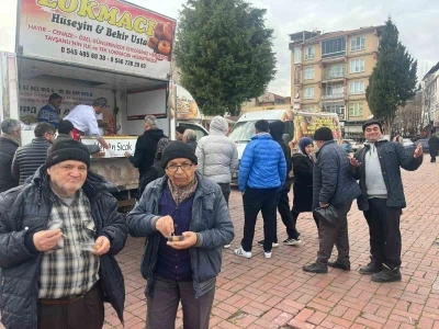 Tavşanlı protokol&uuml; ve vatandaşlar lokma etkinliğinde buluştu
