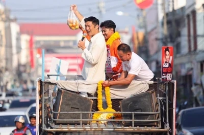 Tayland&rsquo;da halk sandık başında
