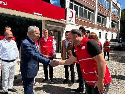 TBMM 22. Dönem Başkanı Bülent Arınç’tan Türk Kızılay Manisa’ya ziyaret
