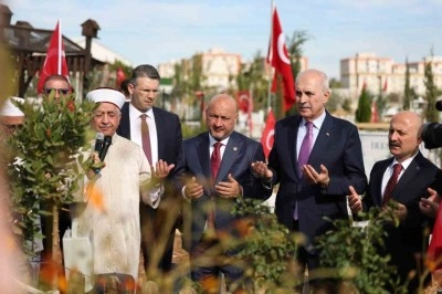TBMM Başkanı Kurtulmuş, Adıyaman’da Deprem Şehitleri Mezarlığı’nı ziyaret etti