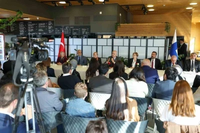 TBMM Başkanı Kurtulmuş Finlandiya&rsquo;da T&uuml;rk ve Tatar toplumu temsilcileriyle buluştu
