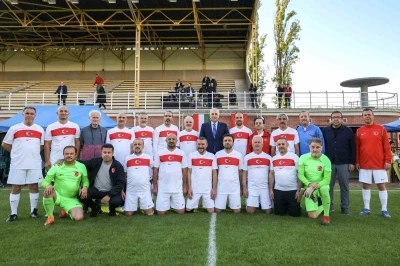 TBMM Başkanı Kurtulmuş, Türkiye ve Macaristan parlamenterleri arasındaki dostluk maçını izledi
