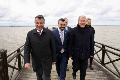 TBMM Milli Savunma Komisyonu Başkanı Akar, Kızılırmak Deltası Kuş Cenneti&rsquo;ni gezdi
