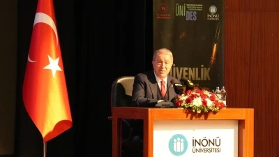 TBMM Milli Savunma Komisyonu Başkanı Hulusi Akar, Malatya&rsquo;da &ouml;ğrencilerle buluştu
