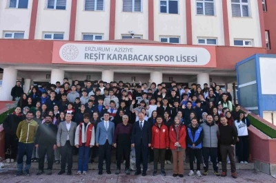 Tecr&uuml;belerini liseli gen&ccedil;lerle paylaştılar
