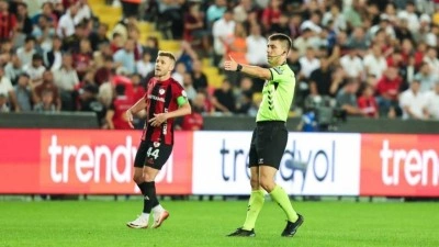 Tecrübeli yıldız canlı yayında çıldırdı! 'Kariyerimde yaşadığım en kara gece'