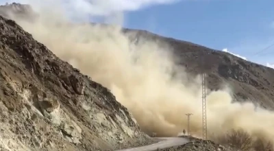 Tehlike oluşturan kayalar dinamit ile temizlendi
