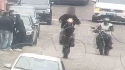 Tek teker &uuml;zerinde motosiklet kullanan s&uuml;r&uuml;c&uuml;ye 390 bin TL ceza
