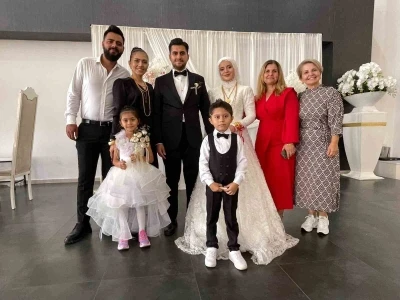 Tek torununa düğünde takı olarak ev, araba ve tarla hediye etti
