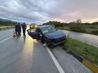 Tekeri kopan otomobil ref&uuml;je &ccedil;arptı: 1 yaralı
