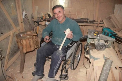 Tekerlekli sandalyeye mahkum kaldı, hayata küsmedi
