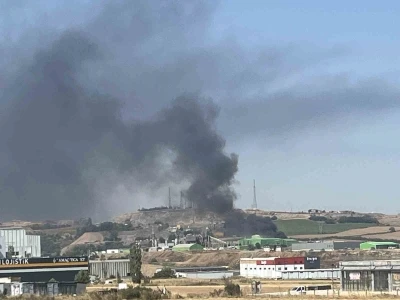 Tekirdağ&rsquo;da atık tesisinden kara dumanlar y&uuml;kseldi
