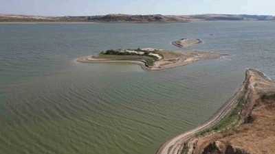 Tekirdağ’da barajda adacıklar oluştu
