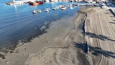 Tekirdağ&rsquo;da deniz 20 metre &ccedil;ekildi, sahil havadan g&ouml;r&uuml;nt&uuml;lendi
