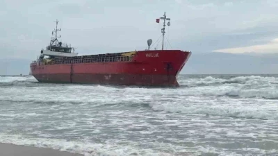 Tekirdağ&rsquo;da karaya oturan gemi 3 g&uuml;nd&uuml;r bekleyişini s&uuml;rd&uuml;r&uuml;yor

