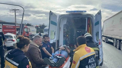 Tekirdağ&rsquo;da kırmızı ışık ihlalinin kazayla sonu&ccedil;landığı anlar kamerada
