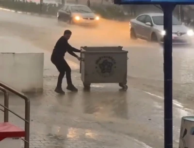 Tekirdağ’da köprü altları göle döndü, araçlar suya gömüldü

