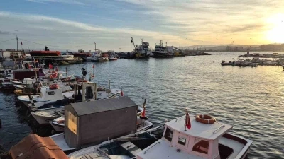 Tekirdağ’da lodos fırtınası balıkçıları denize çıkartmadı
