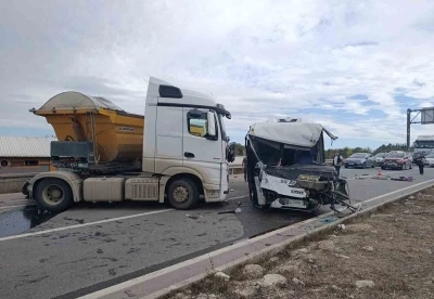 Tekirdağ’da minibüs ile tır kafa kafaya çarpıştı: 1 ağır yaralı
