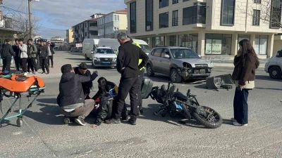 Tekirdağ&rsquo;da otomobil ile motosikletin kaza anı kamerada

