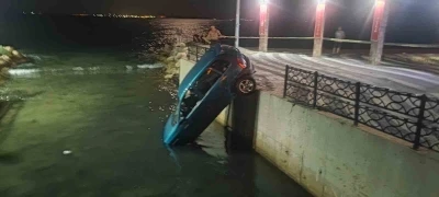 Tekirdağ’da otomobil su kanalında asılı kaldı: 1 yaralı
