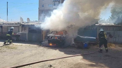 Tekirdağ&rsquo;da otomobil ve garaj k&uuml;le d&ouml;nd&uuml;
