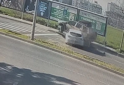 Tekirdağ&rsquo;da otomobilin park halindeki cipe &ccedil;arptığı kaza kamerada
