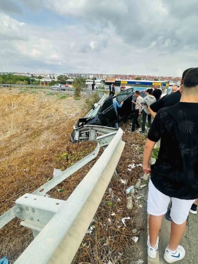 Tekirdağ’da sanayi köprüsünde iki araç çarpıştı: 3 yaralı
