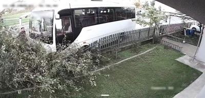 Tekirdağ’da servis minibüsü ağaca çarptı: 1 yaralı
