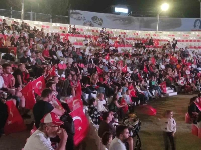 Tekirdağ’da Türkiye’nin Yunanistan galibiyetini dev ekranda izlediler
