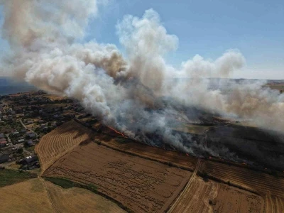 Tekirdağ&rsquo;daki yangının boyutu havadan g&ouml;r&uuml;nt&uuml;lendi
