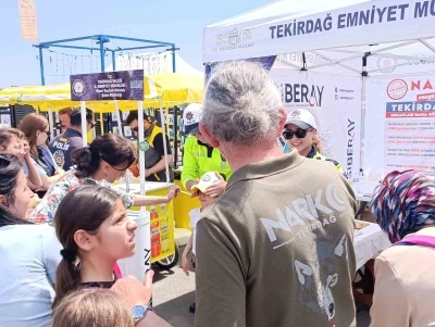Tekirdağ polisi anne ve &ccedil;ocukları sevindirdi
