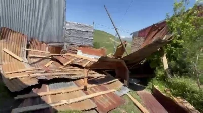 Tekman&rsquo;da doğal afet: Sel ve kasırga peş peşe geldi
