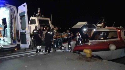 Tekne kazasında yaralanan şahıs deniz ambulansı ile getirildi
