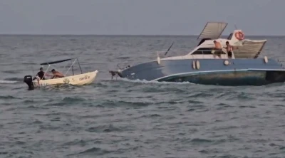 Teknede mahsur kalanları kurtarmak i&ccedil;in giden balık&ccedil;ı teknesi de arızalandı
