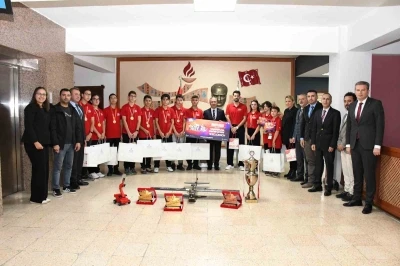 TEKNOFEST şampiyonlarından İl Milli Eğitim Müdürü Aydın’a ziyaret
