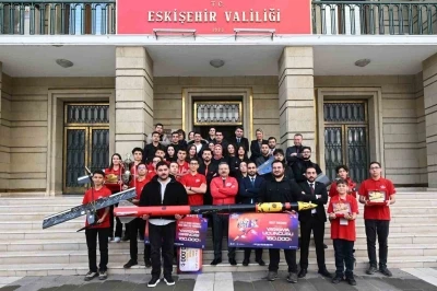 TEKNOFEST&rsquo;te derece elde eden &ouml;ğrenciler Vali Aksoy&rsquo;u ziyaret etti
