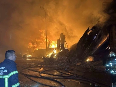 Tekstil deposu ve fabrikada yangın
