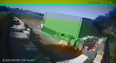 Teksüt fabrikası yangınında güvenlik kamerası görüntüleri ortaya çıktı: Yangında 2 kişi hayatını kaybetti
