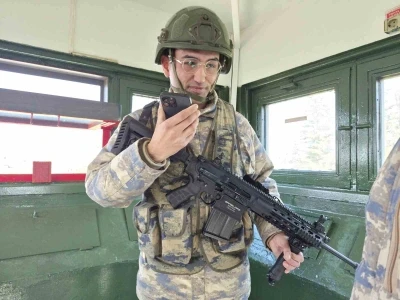 Telefondan annesiyle bayramlaşan Mehmet&ccedil;ik&rsquo;in duygu dolu anları
