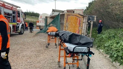 TEM&rsquo;de 4 ara&ccedil; kazaya karıştı: İlk belirlemelere g&ouml;re 2 &ouml;l&uuml;
