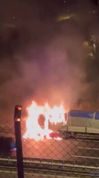 TEM’de seyir halindeki tır alevlere teslim oldu
