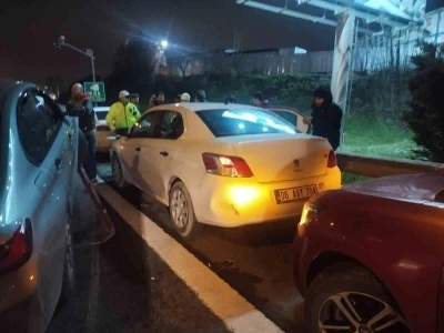 TEM&rsquo;i kilitleyen 8 ara&ccedil;lı zincirleme kaza
