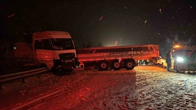 TEM&rsquo;in Bolu ge&ccedil;işinde ortalık savaş alanına d&ouml;nd&uuml;: 7 ara&ccedil; birbirine &ccedil;arptı

