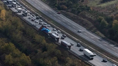 TEM Otoyolu’nda iki tır çarpıştı: 1 yaralı
