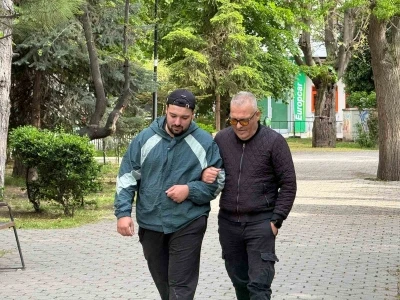 Temizlediği aracında 2 saat uyudu &ouml;l&uuml;mden d&ouml;nd&uuml;, y&uuml;zde 90 g&ouml;rme kaybı yaşadı
