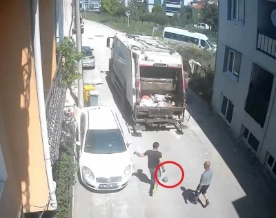Temizlik iş&ccedil;ilerinin topla eğlendiği anlar kamerada
