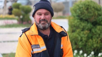 Temizlik iş&ccedil;isinden &ouml;rnek davranış: 150 bin TL&rsquo;lik altını sahibine ulaştırdı
