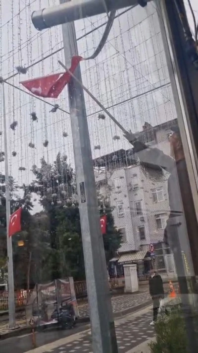 Temizlik iş&ccedil;isinin bayrak duyarlılığı
