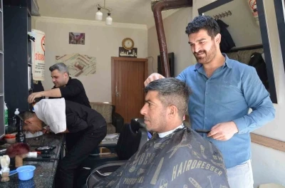 Tercan&rsquo;da berberlerde bayram yoğunluğu
